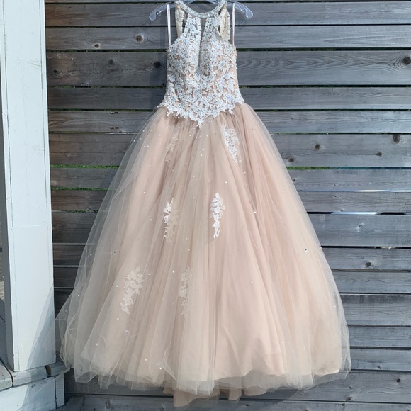Exquisite Mori Lee Dress - Picture 2 of 11